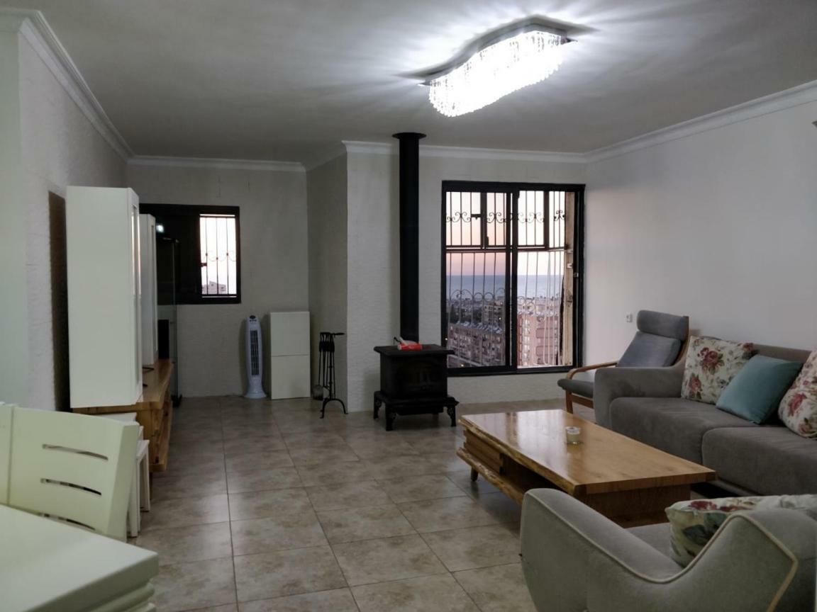 Spacious Apt. W/ Seaview, Fireplace & Netflix 阿卡 外观 照片